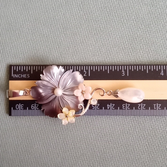 PEACOCK MOTHER OF PEARL FLORAL PENDANT - Picture 6 of 7